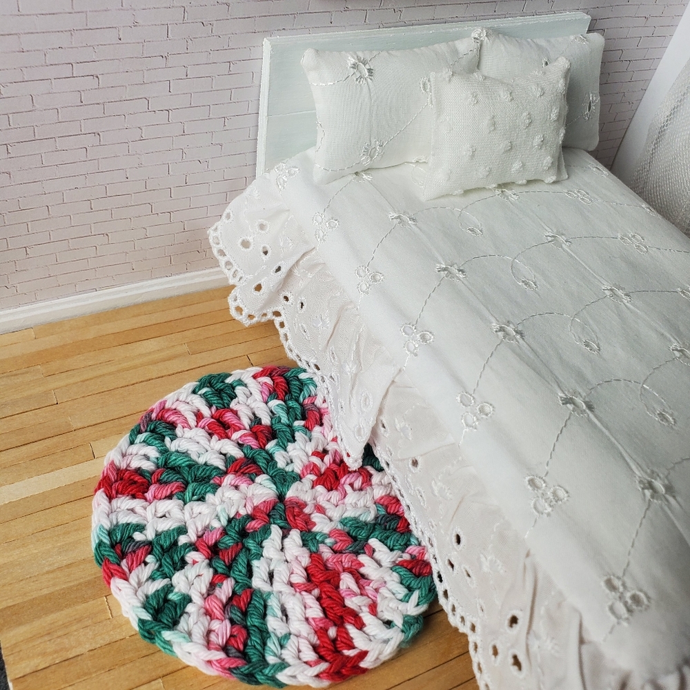 Miniature Dollhouse 1:12 Scale Mat Area Rug Crochet  Handmade Rug